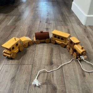 Vintage Handcrafted Wooden Toy Train pull toy  with 5 Linkable Cars hardwoods